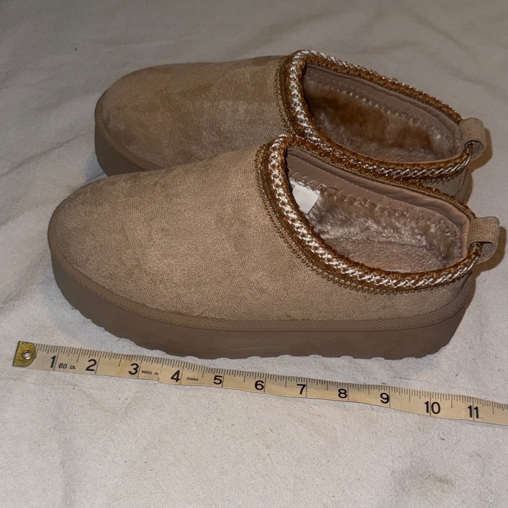 Olivia & Kate size 4 Tan platform clogs NWOT - Picture 7 of 8